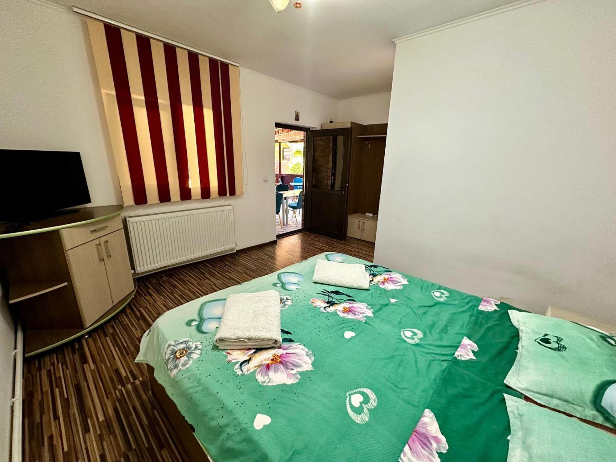 Pensiunea Bianca Hotel คอร์บู ภายนอก รูปภาพ