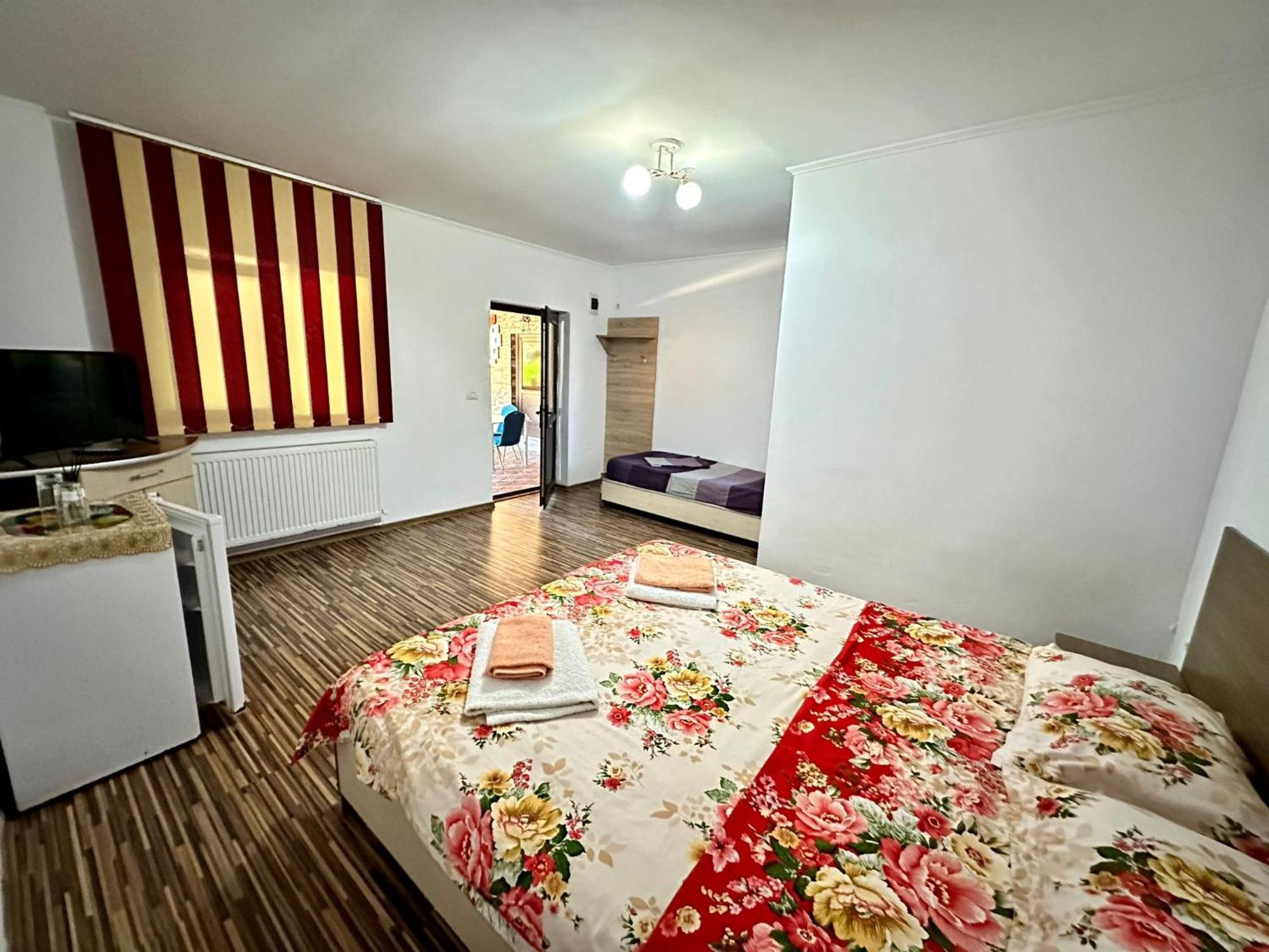 Pensiunea Bianca Hotel คอร์บู ภายนอก รูปภาพ